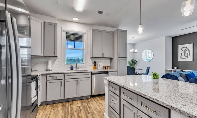 Hayes Apartamento | Luxurious King 2BR Suite—Mins to Downtown Durham!