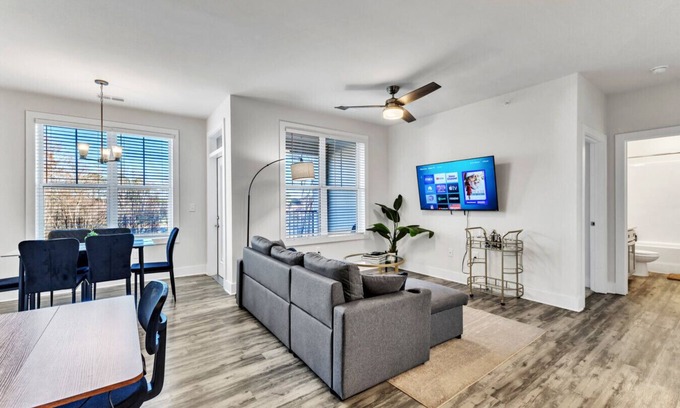 Hayes Apartamento | Luxurious King 3BR Suite—Mins to Downtown Durham!