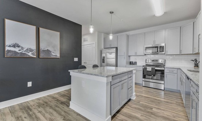 Hayes Apartamento | Luxurious King 3BR Suite—Mins to Downtown Durham!