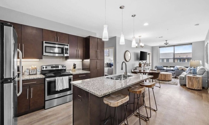 Rolling Mill Hill Condominio | Lujoso apartamento grande de 2 habitaciones y 2 baños Downtown- # 202