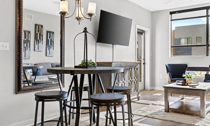 Rolling Mill Hill Condominio | Lujoso grande de 2 habitaciones y 2 baños Downtown Condo- # 502