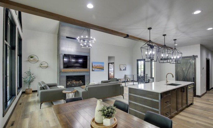 Deadwood Casa | Luxurious Lead Vacation Rental with Private Hot Tub!