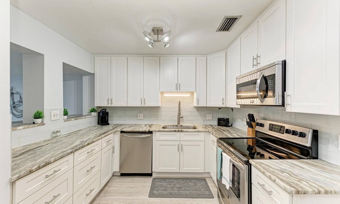 Snell Isle Casa | Snell Isle ~ Dúplex íntimo completamente renovado!