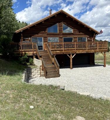 Cameron Casa | Luxurious Log Home with Madison River Views near Three Dollar Bridge, J & J Ranch, Montana