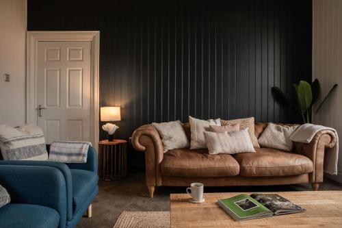 Amlwch Casa | Luxurious Manor House with Sea Views - Sleeps 10