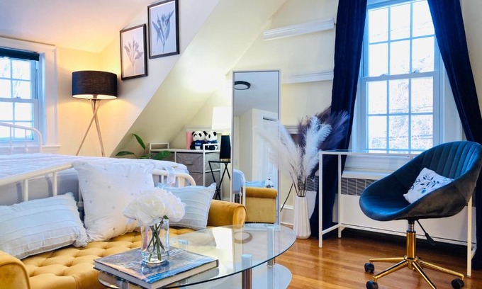 Framingham Casa | Luxurious Master Bedroom w/ 4K 65” TV, Netflix, Desk for Work & Makeup