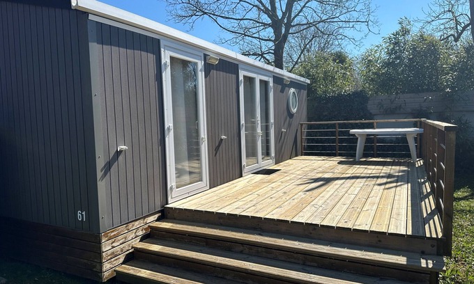 Jullouville-les-Pins Casa | Mobil-home con Piscina, Cerca de la Playa, Para 4 Personas, en el Corazón de Jullouville