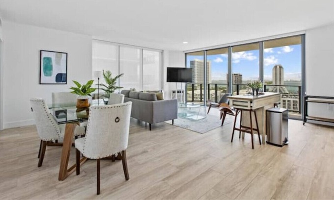 Midtown Villa | Luxurious, Modern 3BR in Miami with Ocean Views