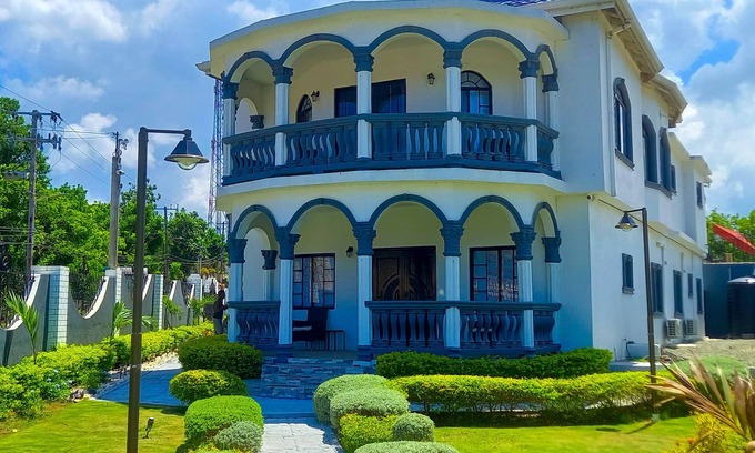 Falmouth Casa | Luxurious & Modern - 5 Bedroom House in Falmouth