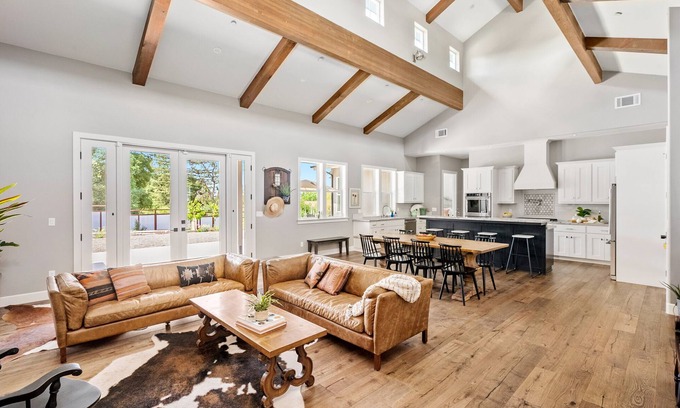 Atascadero Otro | Luxurious, Modern Farmhouse in Wine Country
