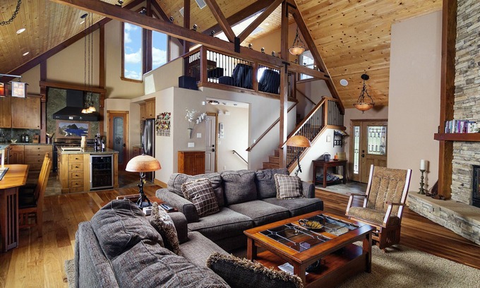 Lake Arrowhead Cabina | Cabaña de montaña lujosa con 2 master suites, jacuzzi, vistas y aire acondicionado