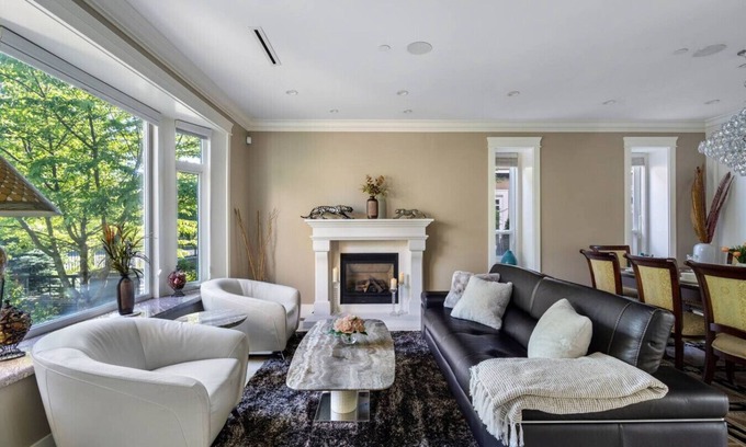 Arbutus Ridge Casa | Luxurious Multi-Fam Home 10 Mins to Downtown