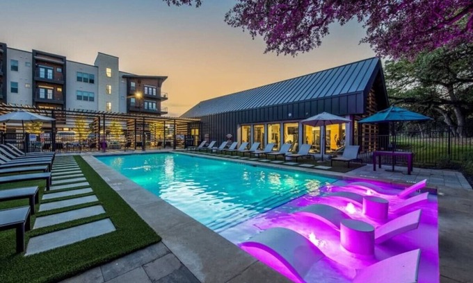 West Oak Hill Apartamento | Luxurious New Unit|1Bd1Ba|Pool, Golf Sim