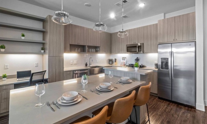 West Oak Hill Apartamento | Luxurious New Unit|1Bd1Ba|Pool, Golf Sim