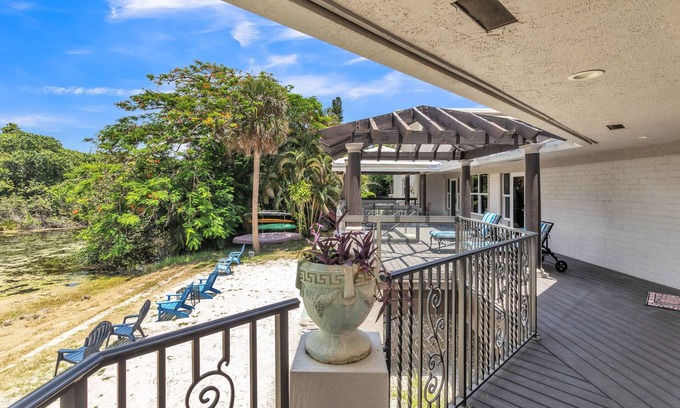 Birch Park Finger Streets Casa | Luxurious Oasis in Fort Lauderdale's Heart by RedAwning