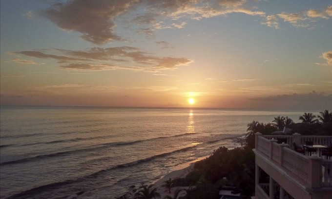 George Town Casa | Luxurious Oceanfront Estate with Infinity Pool