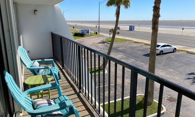 Galveston Condominio | Luxurious Oceanfront Galveston Getaway 2bed/2Bath