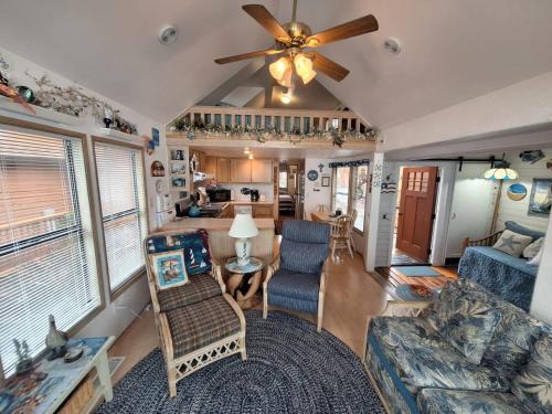 Smith River Casa | Luxurious Oceanfront Cabin 7 Getaway W Hot Tub