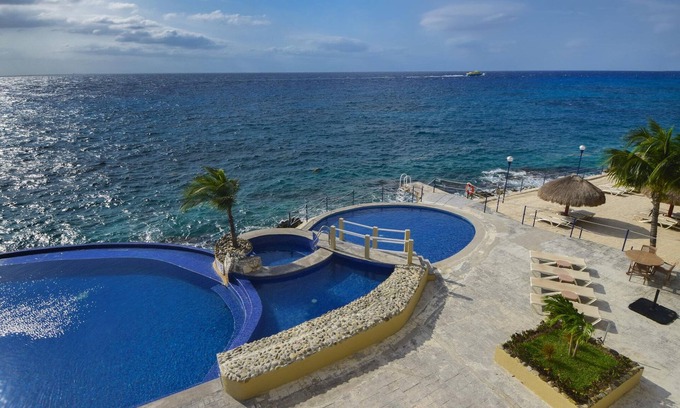 Colonia Andres Condominio | Lujoso condominio con vista al mar en Cozumel