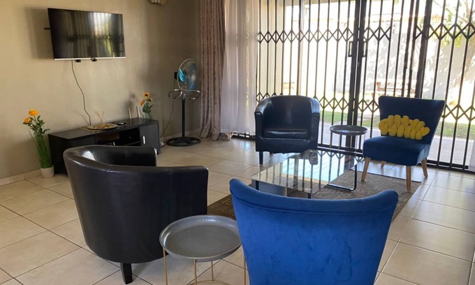 Harare Apartamento | Luxurious 3 bed house, modern open plan- borehole - 2046