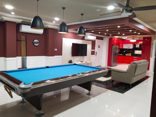 Malabanias Apartamento | Luxurious Penthouse La Grande Résidence with Home Theater & Netflix