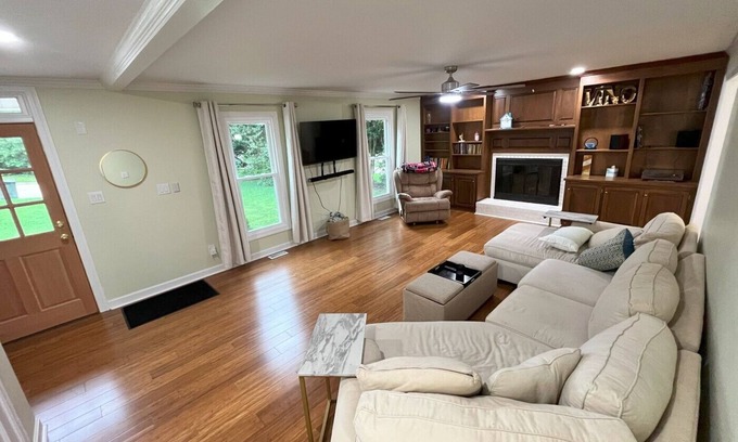 Northwest Raleigh Casa | Luxurious, Pet-Friendly, 6-bed home near RDU and North Hills w/ 2-car garage