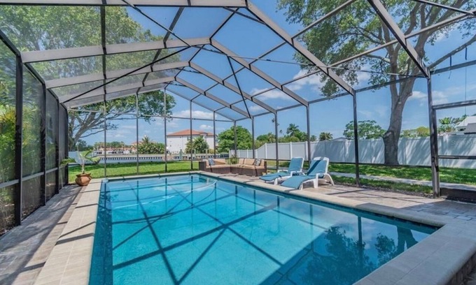 Snell Isle Casa | Luxurious Private Deep Waterfront 4/2.5 home!