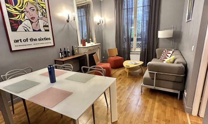 Ternes Apartamento | Luxurious Quiet 2 Bedroom with Huge Private Terrace close to Champs Elysées
