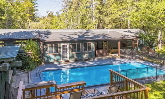 Pocono Lake Casa | Luxurious Ranch located in a secluded area, Private Pool, Hot Tub, Cabana Bar