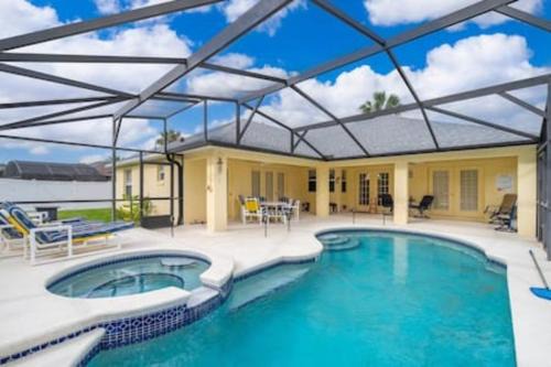 Tuscan Ridge Villa | Luxurious Relaxing Retreat with Private Pool & Spa