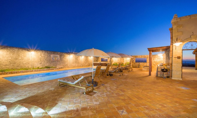 Menfi Villa | Lujoso feudo renovado, vistas al mar, piscina climatizada, jacuzzi exterior