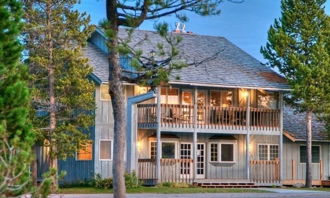 West Yellowstone Casa | Alquiler de lujo junto al parque de Yellowstone. Cerca del centro.