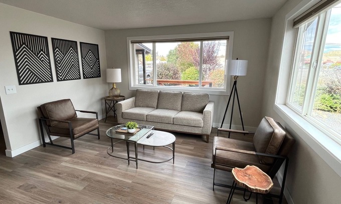 Prineville Casa | Luxurious Retreat: 3-Bedroom with Modern Amenities in Prineville, Oregon