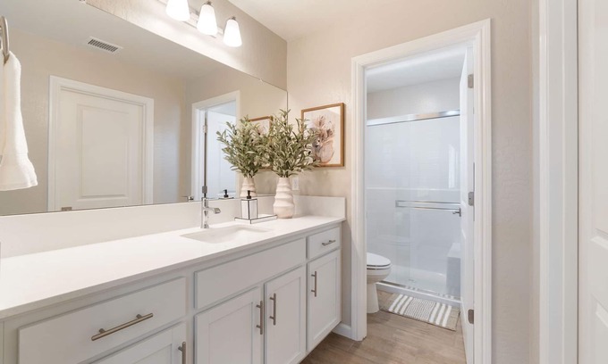 Raisin Casa | "Luxurious Retreat in This Stunning Furnished Home located in Riverstone"