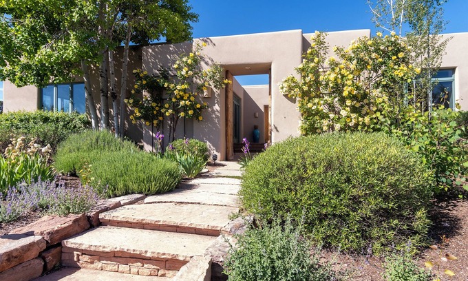 La Tierra Casa | Luxurious Retreat -- Incredible Views -- 12 Acres -- Monthly -- Please Inquire