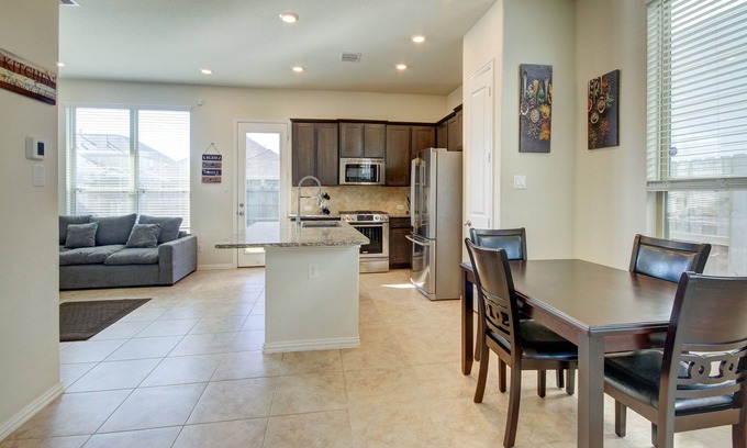 Richmond Casa | Luxurious Richmond Townhouse - 3 BR, Fenced Yard, Family-Friendly!