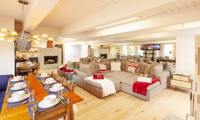 Aspen Casa | Luxurious Riverfront Modern Mountain Townhouse, Downtown Aspen - walk everywhere