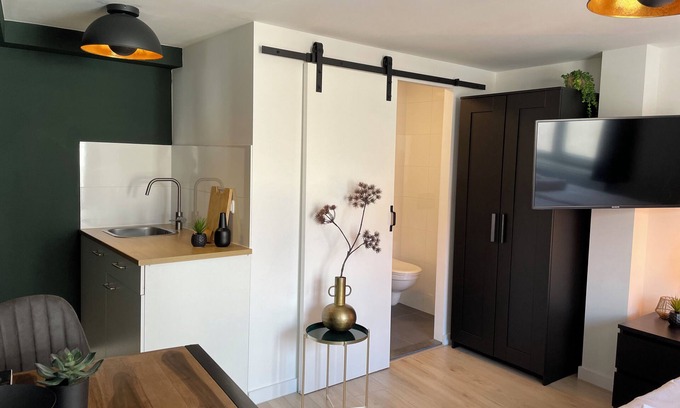 Tilburg Casa | Habitación lujosa, baño recién renovado, uso gratuito de la cocina y la lavadora, y fácil acceso a l