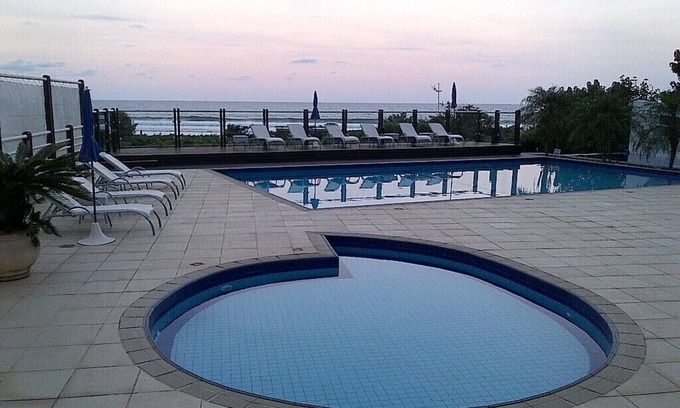 Santinho Apartamento | Lujoso dúplex frente al mar con estructura de resort en comunidad cerrada.