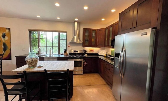 Vista Encantada Casa | Luxurious, Serene Guest House Only 2 miles from Famed Santa Fe Plaza