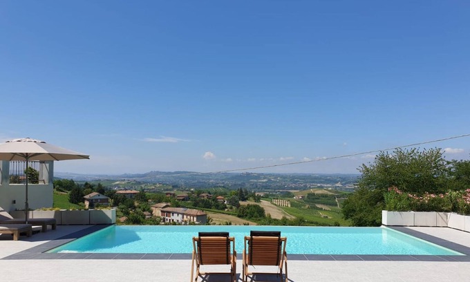 Costigliole d'Asti Casa | Lujosa y espaciosa casa de vacaciones con espléndidas vistas