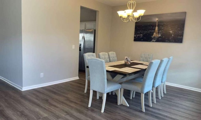 Fleming Casa | Luxurious & Spacious | ♛King Beds, Patio, Backyard