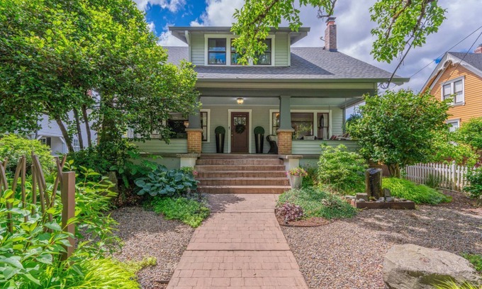 Newberg Casa | The Pearl: Old Portland Style Craftsman Hogar en el corazón de Newberg