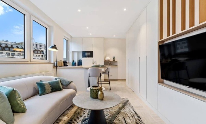 Gare Apartamento | Luxurious Studio Stay w/Comfort & Style