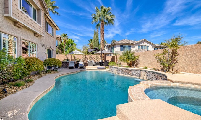 Spring Valley Casa | Luxurious Summerlin S. 6BR/4BA Chef Kitchen, Saltwater Pool/Jacuzzi, w/ Cleaner