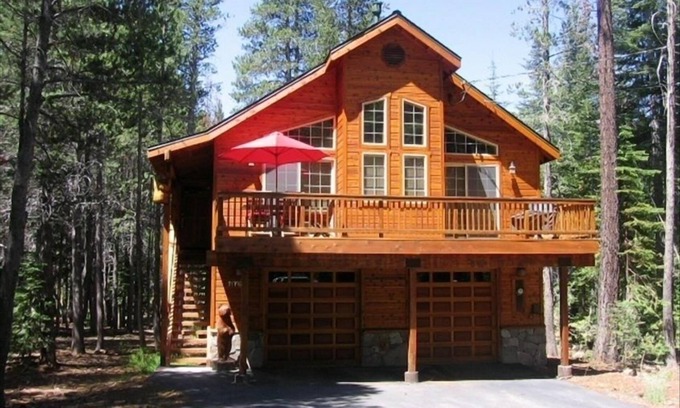 Truckee Cabina | Lujosa cabaña Tahoe Donner / bañera de hidromasaje privada / mesa de billar / servicios del resort