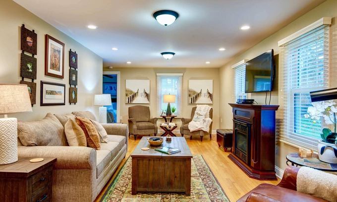 Skaneateles Casa | Luxurious, Three Bedroom, Pet Friendly Home. Walk to Village!
