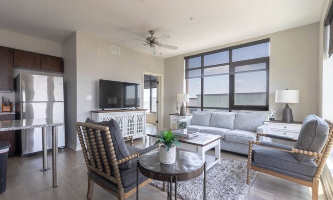 Rolling Mill Hill Condominio | Lujoso piso superior 2 habitaciones y 2 baños Downtown Condo-Corner Unit # 604
