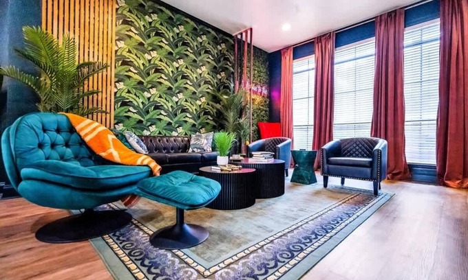 South Baton Rouge Casa | Luxurious Townhome Near LSU | Modern & Chic Stay
