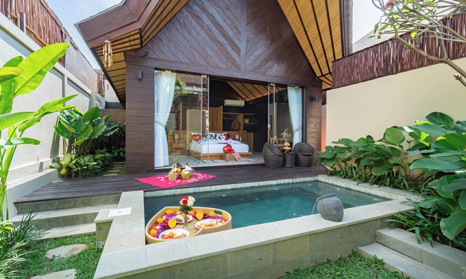 Kartika Plaza Villa | Luxurious Traditional 1 BR Villa in Kuta
